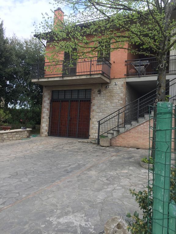 Appartamento Dell Agriturismo Pane E Olio Todi Exterior foto